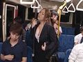 エアコンが故障中のバス内で握り棒に巨乳が擦れ発情したＯＬが後部座席の男性を誘惑して性交しまくる-es